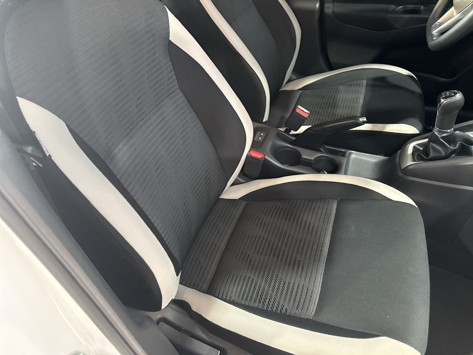 2022 Nissan VERSA ADVANCE MT 22