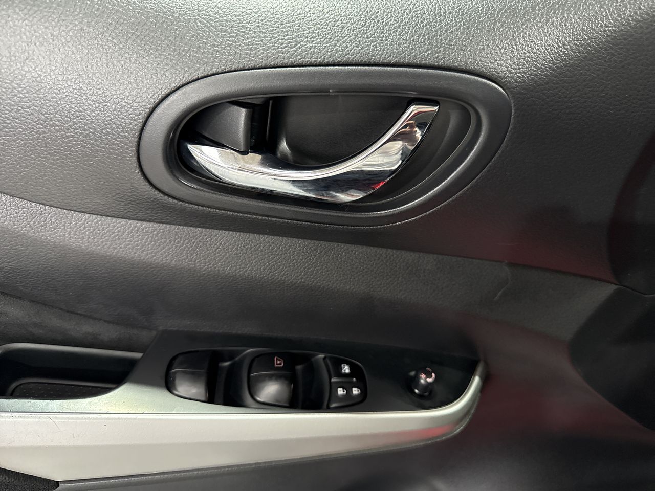 2020 Nissan FRONTIER LE TM AC