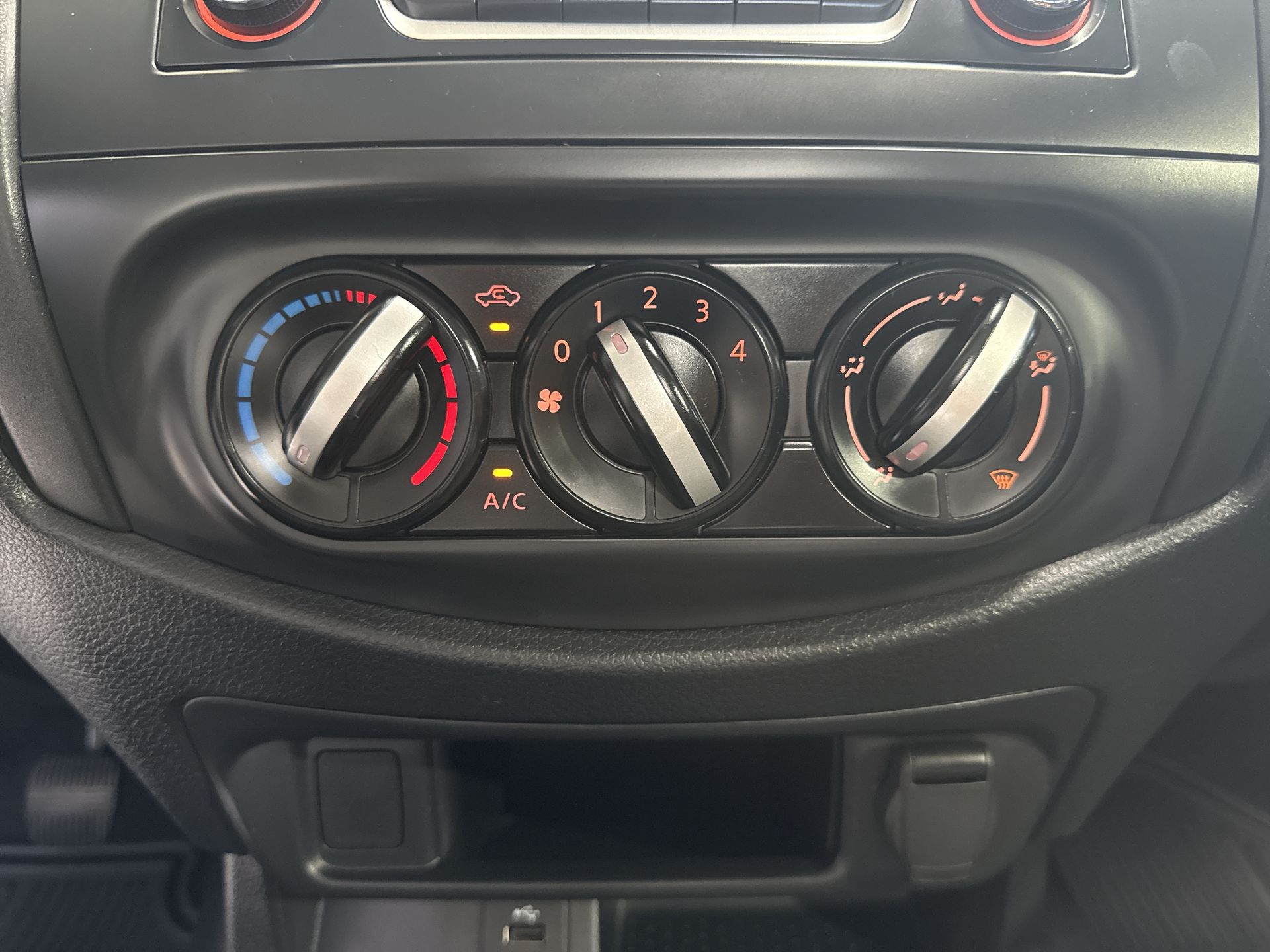 2023 Nissan NP300 CHASIS TM AC 23