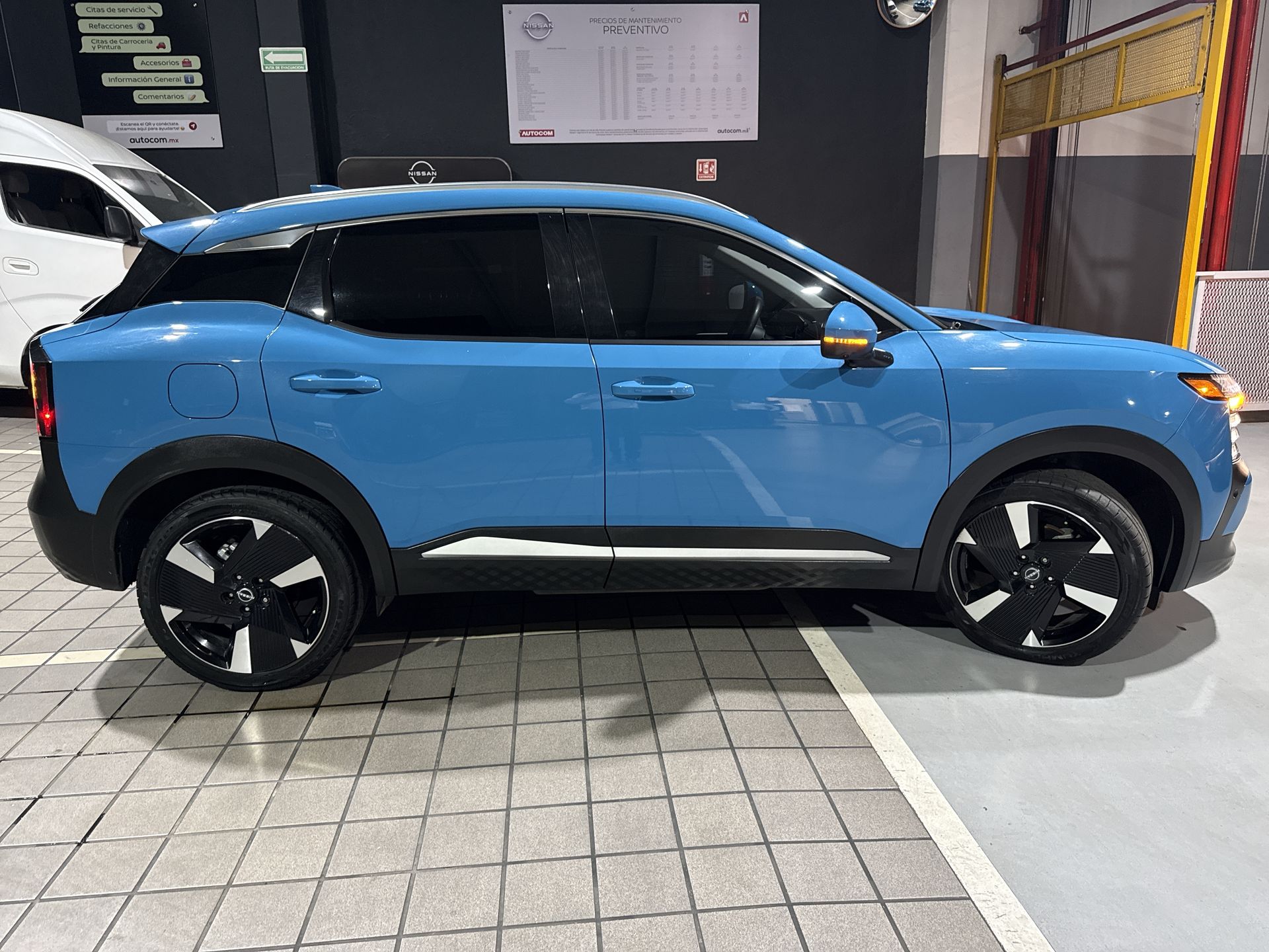 2025 Nissan KICKS PLATINUM CVT