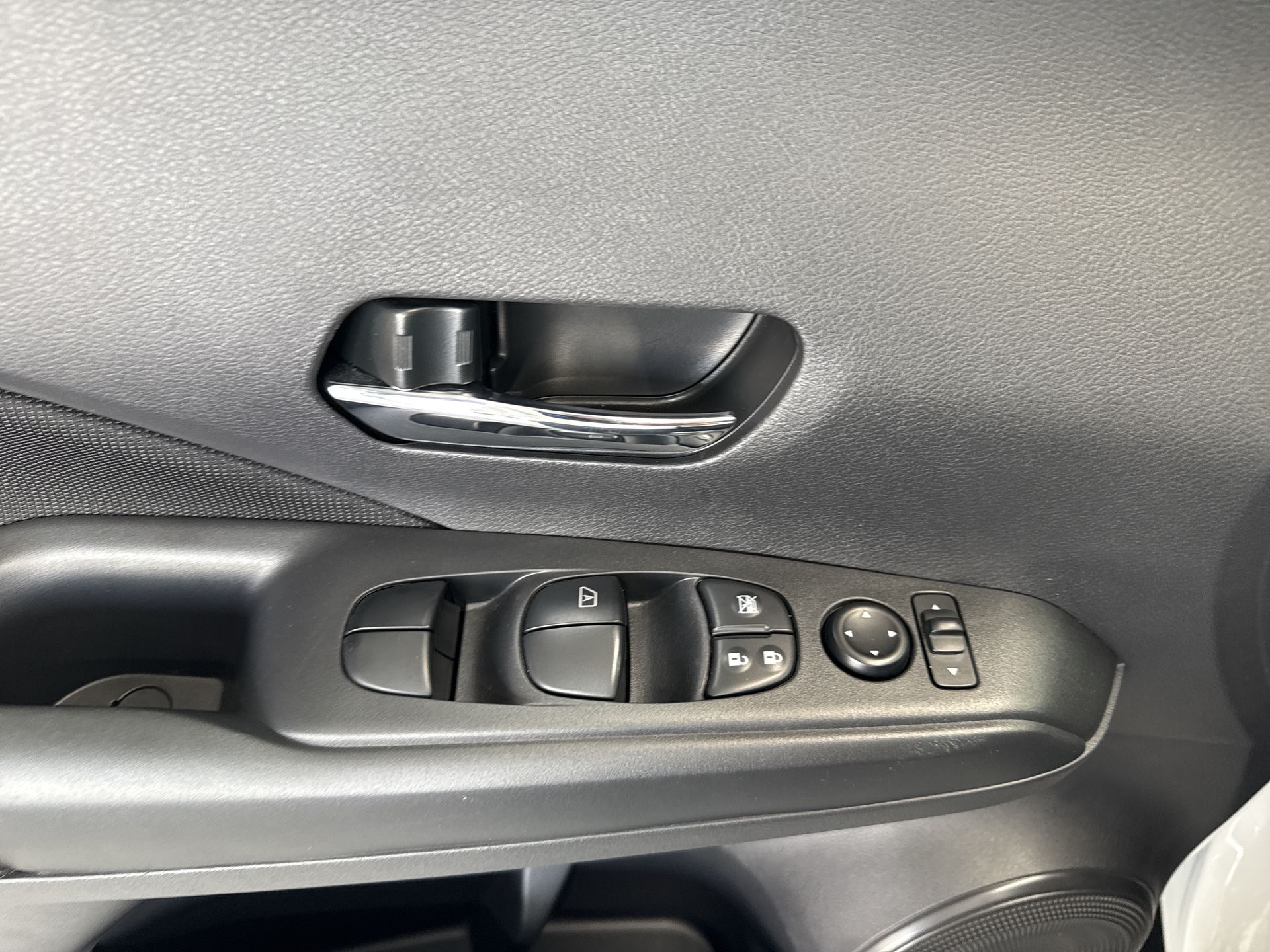 2025 Nissan KICKS PLAY ADVANCE 1.6 LTS MT 25