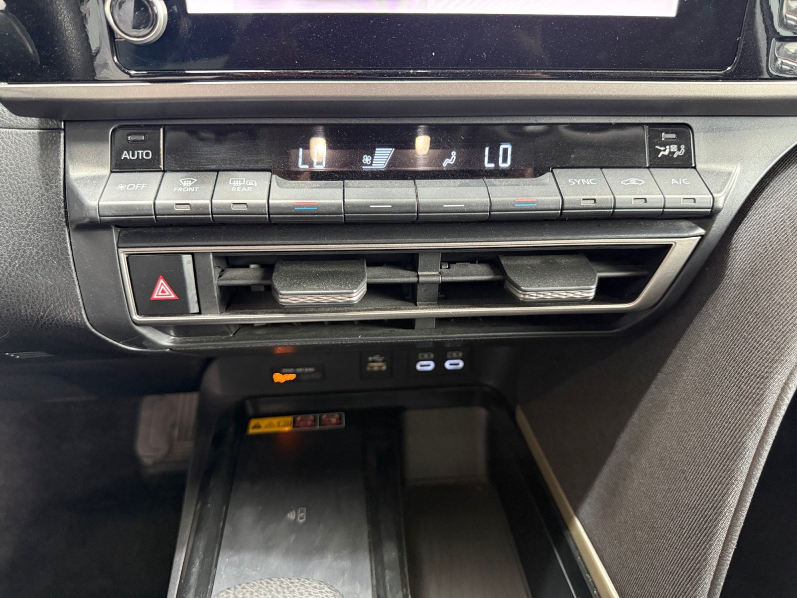 2025 Toyota CAMRY LE HEV