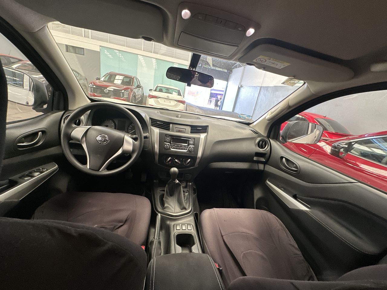 2020 Nissan NP300 DOBLE CABINA SE TM AC PAQ SEG 6VEL