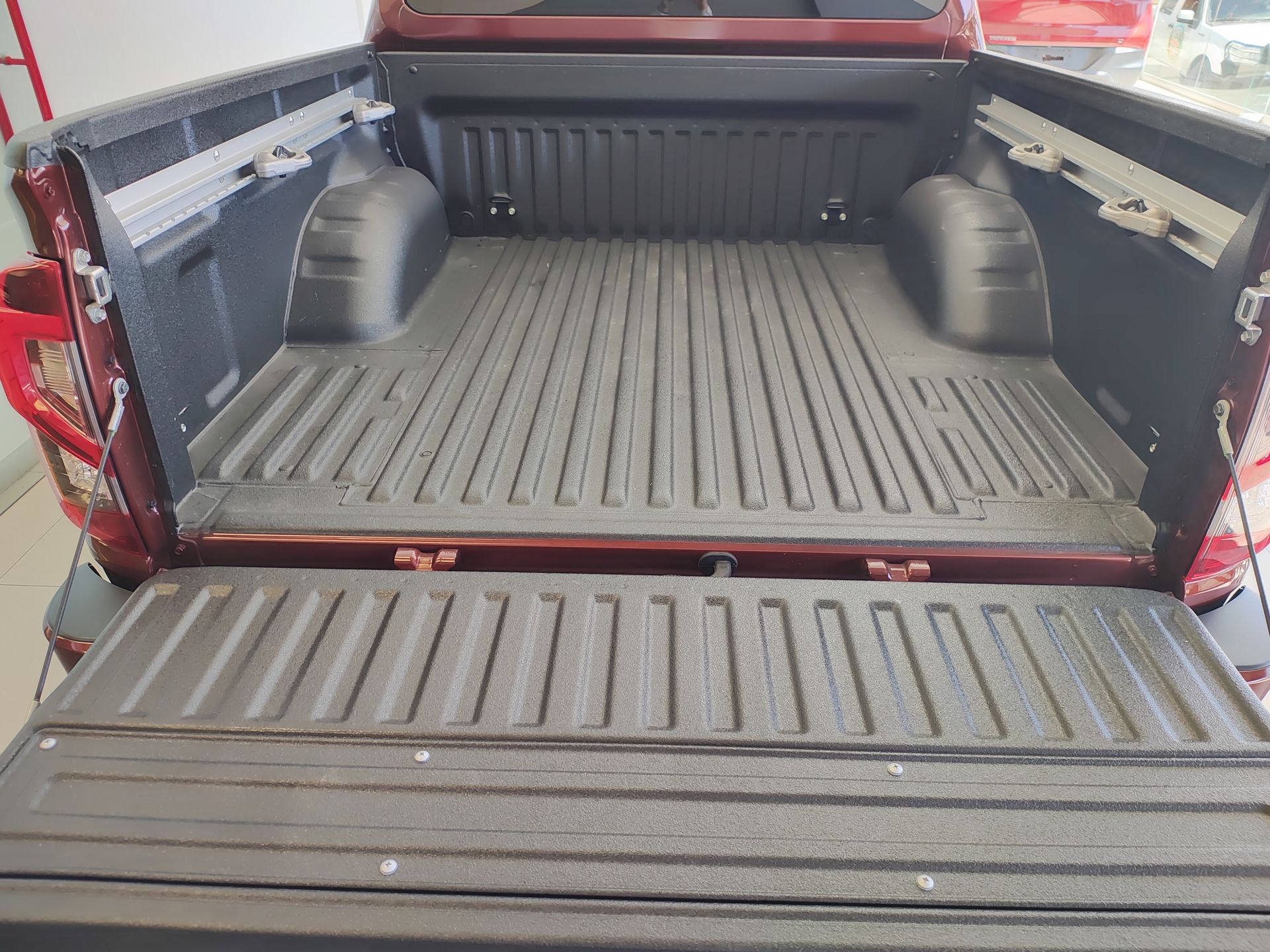 2024 Nissan FRONTIER FRONTIER LE TA 24