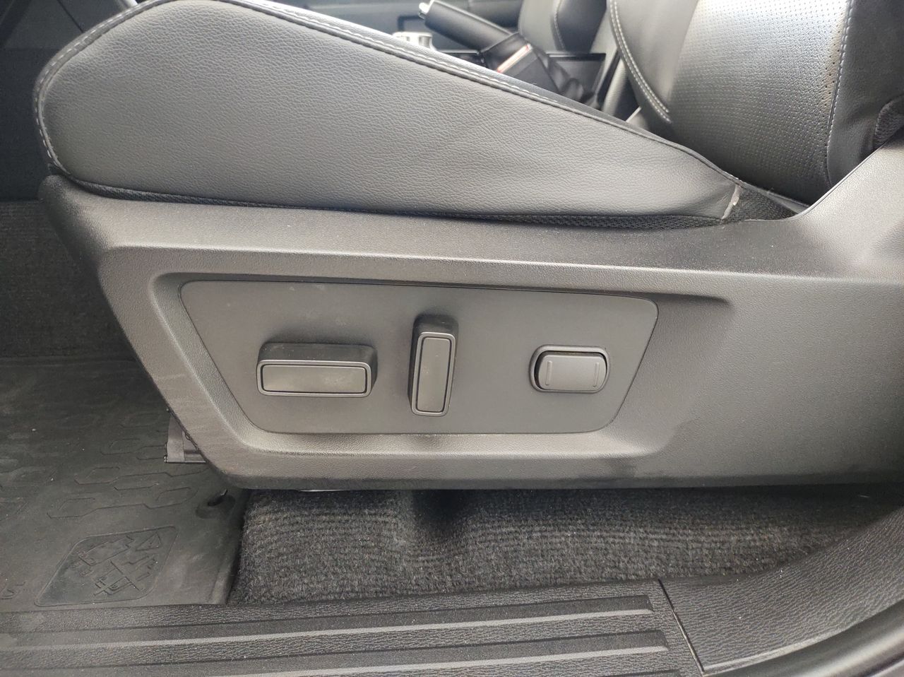 2025 Mitsubishi L200 GLS LIMITED AT 4X4 DSL