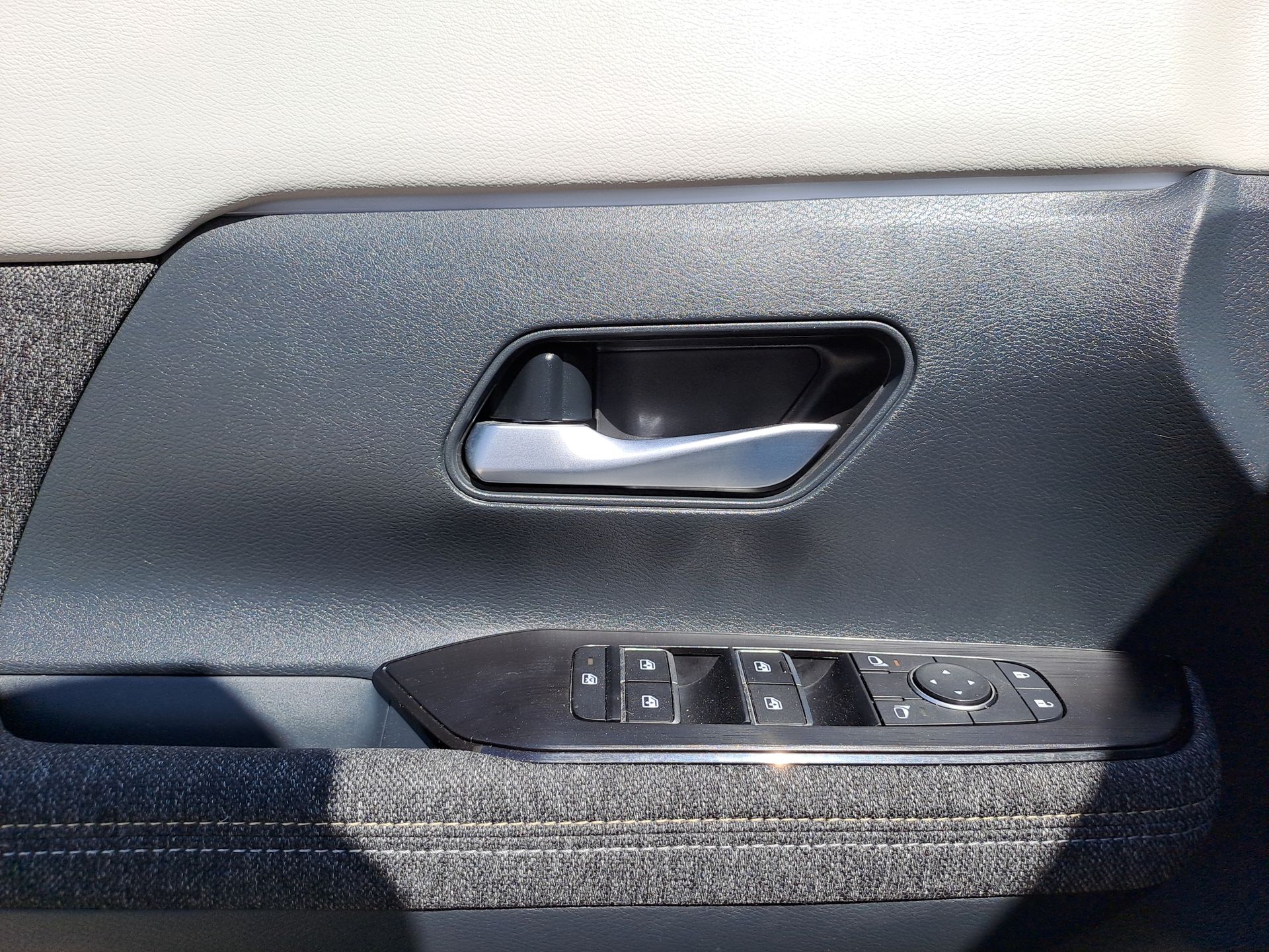 2025 Nissan KICKS PLATINUM CVT 25