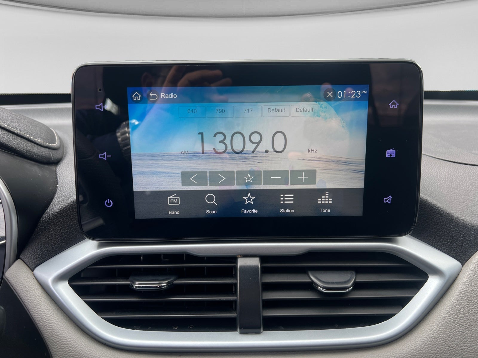 2023 Chevrolet GROOVE LT MT