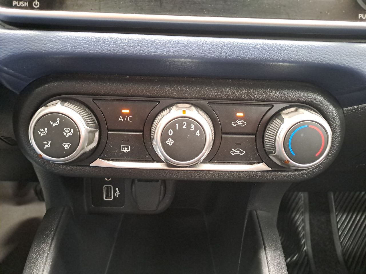 2023 Nissan VERSA ADVANCE MT 23