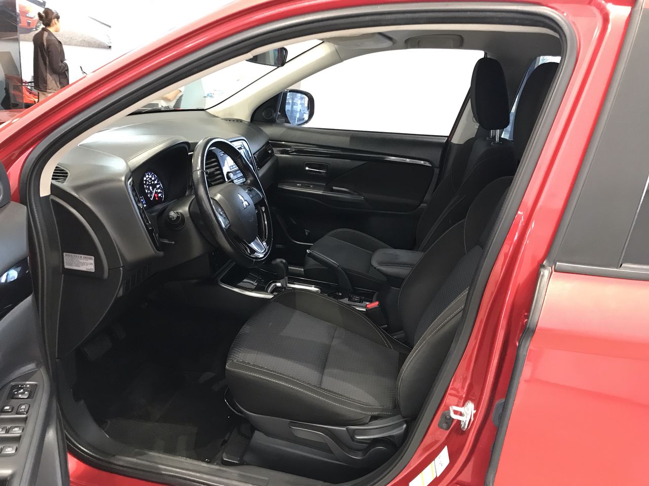 2019 Mitsubishi OUTLANDER ES