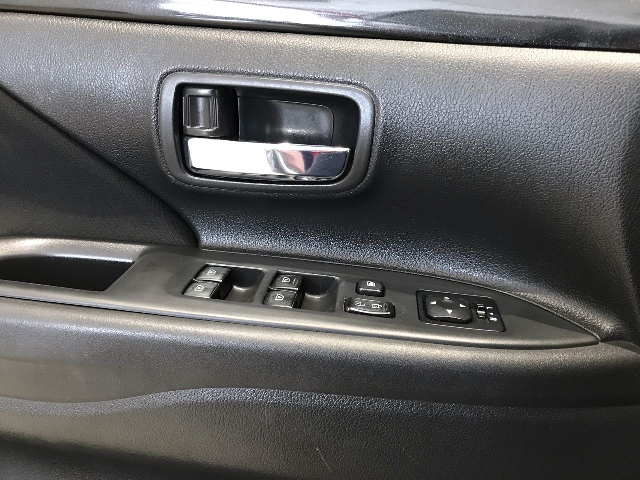 2019 Mitsubishi OUTLANDER ES