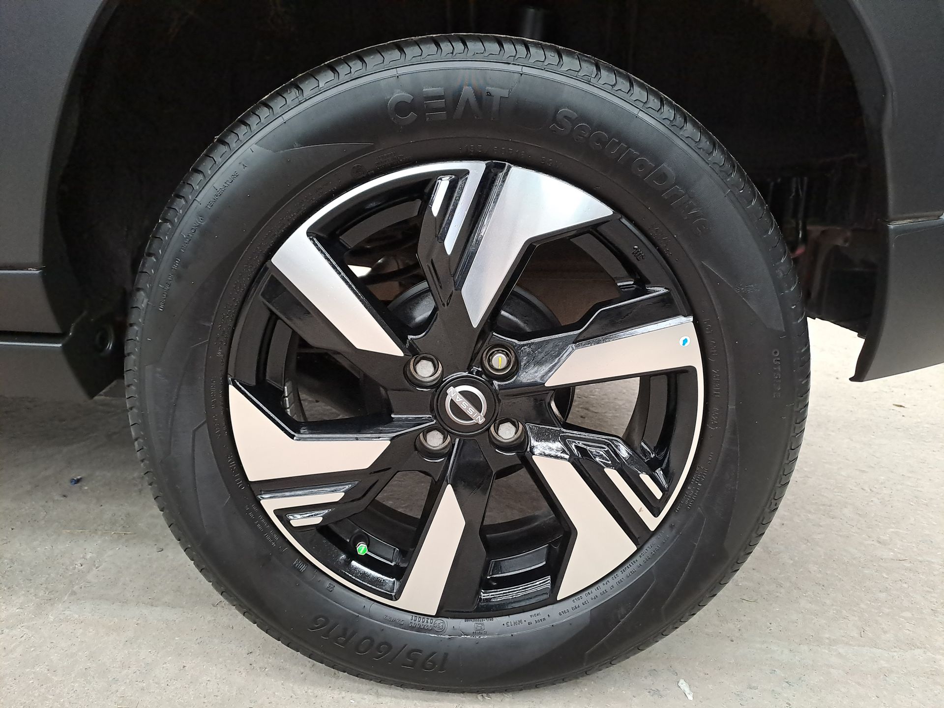 2025 Nissan MAGNITE EXCLUSIVE 1.0 LTS CVT 25