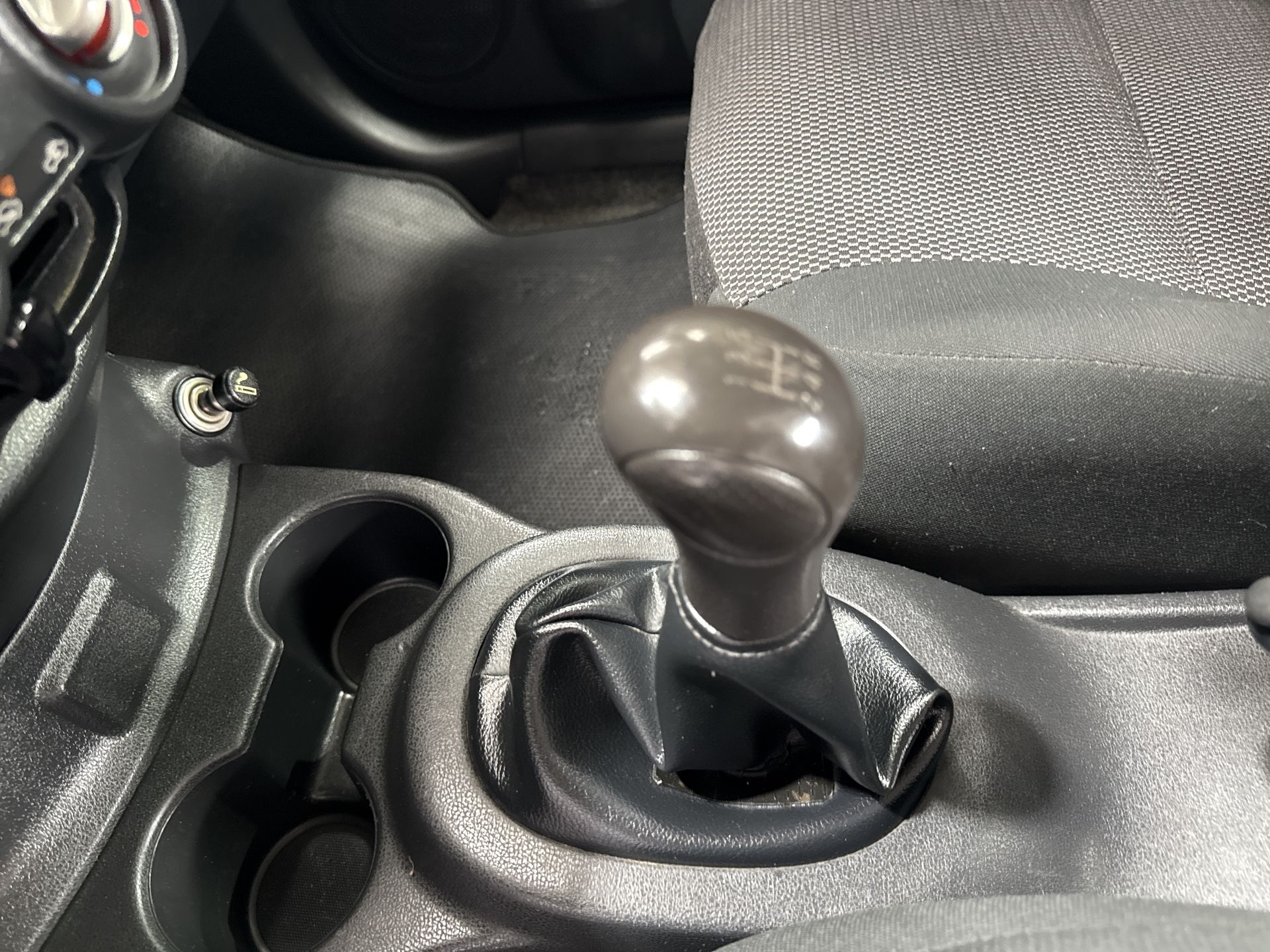 2020 Nissan VERSA MT AC 1.6L