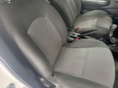 2020 Nissan VERSA MT AC 1.6L