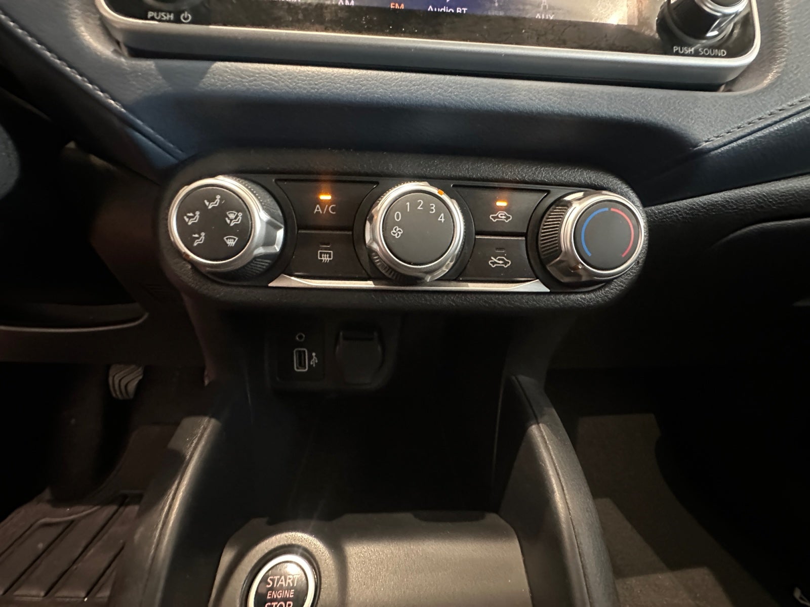 2024 Nissan VERSA ADVANCE MT 24