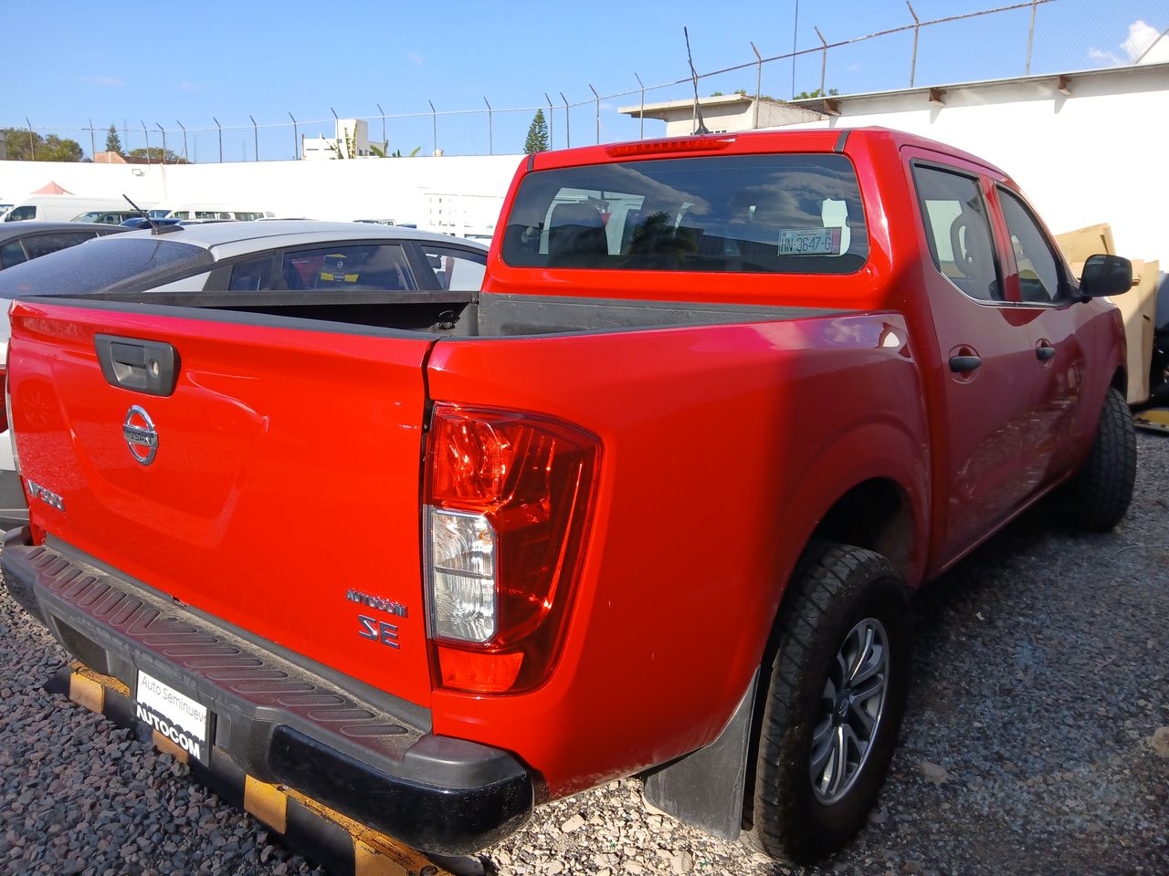 2020 Nissan NP300 DOBLE CABINA DOBLE CABINA SE TM AC PAQ SEG 6VEL