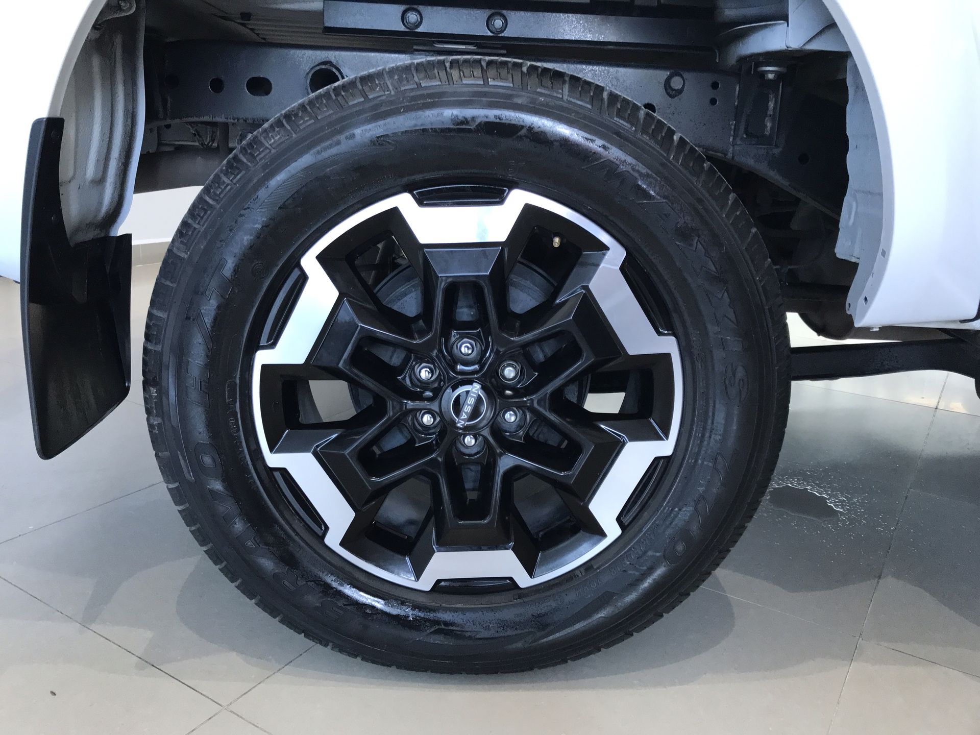 2023 Nissan FRONTIER PLATINUM LE TA 23