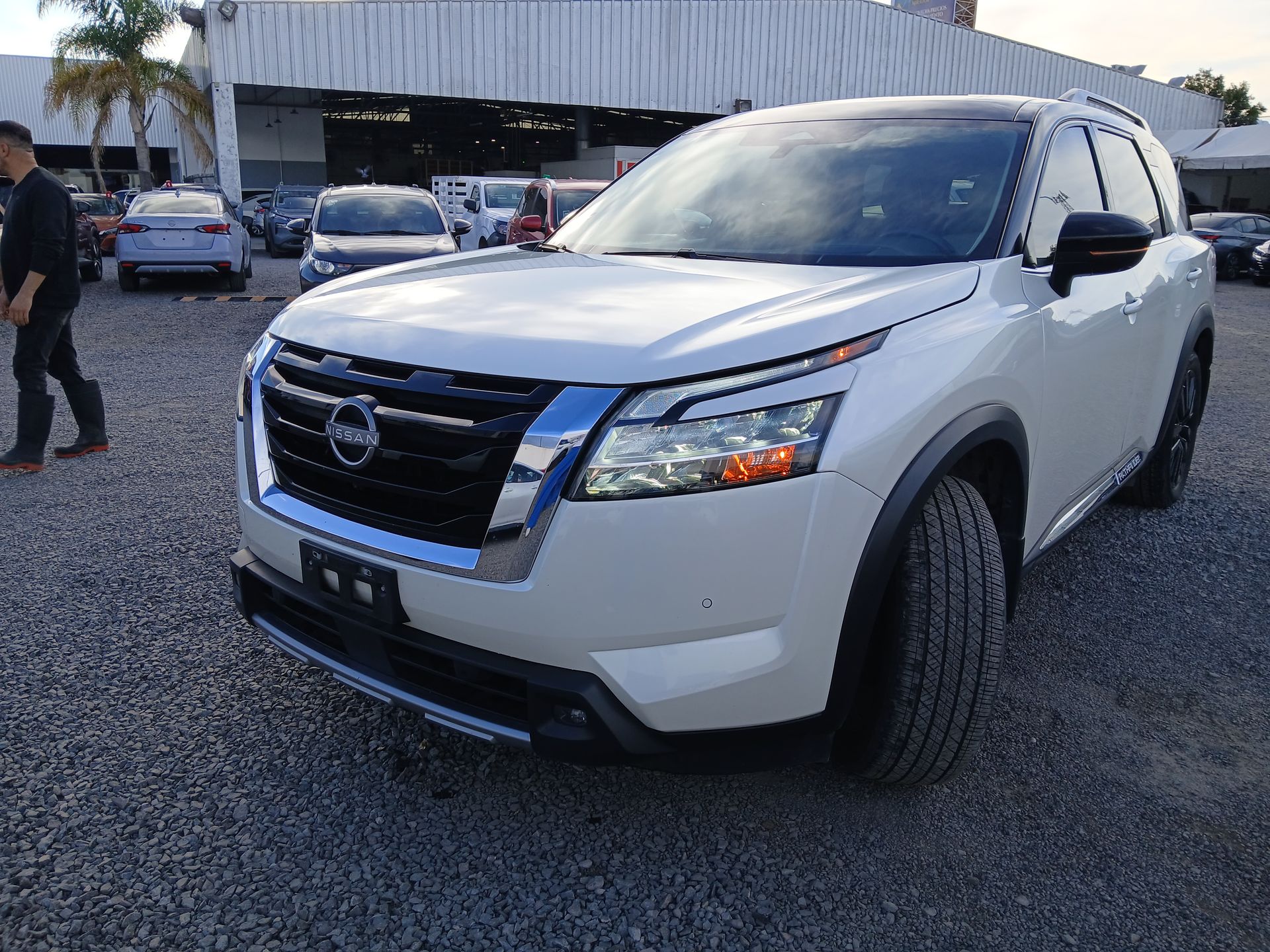 2024 Nissan PATHFINDER PLATINUM 4WD 24