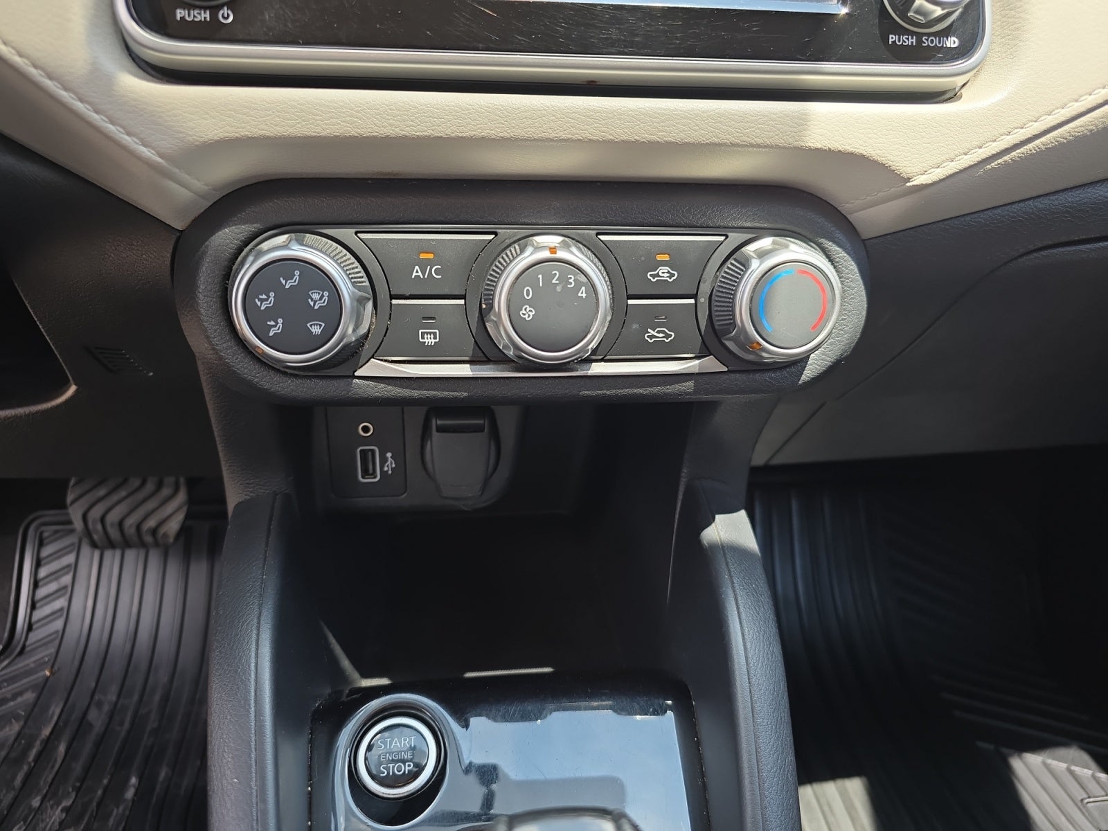 2022 Nissan VERSA ADVANCE CVT 22