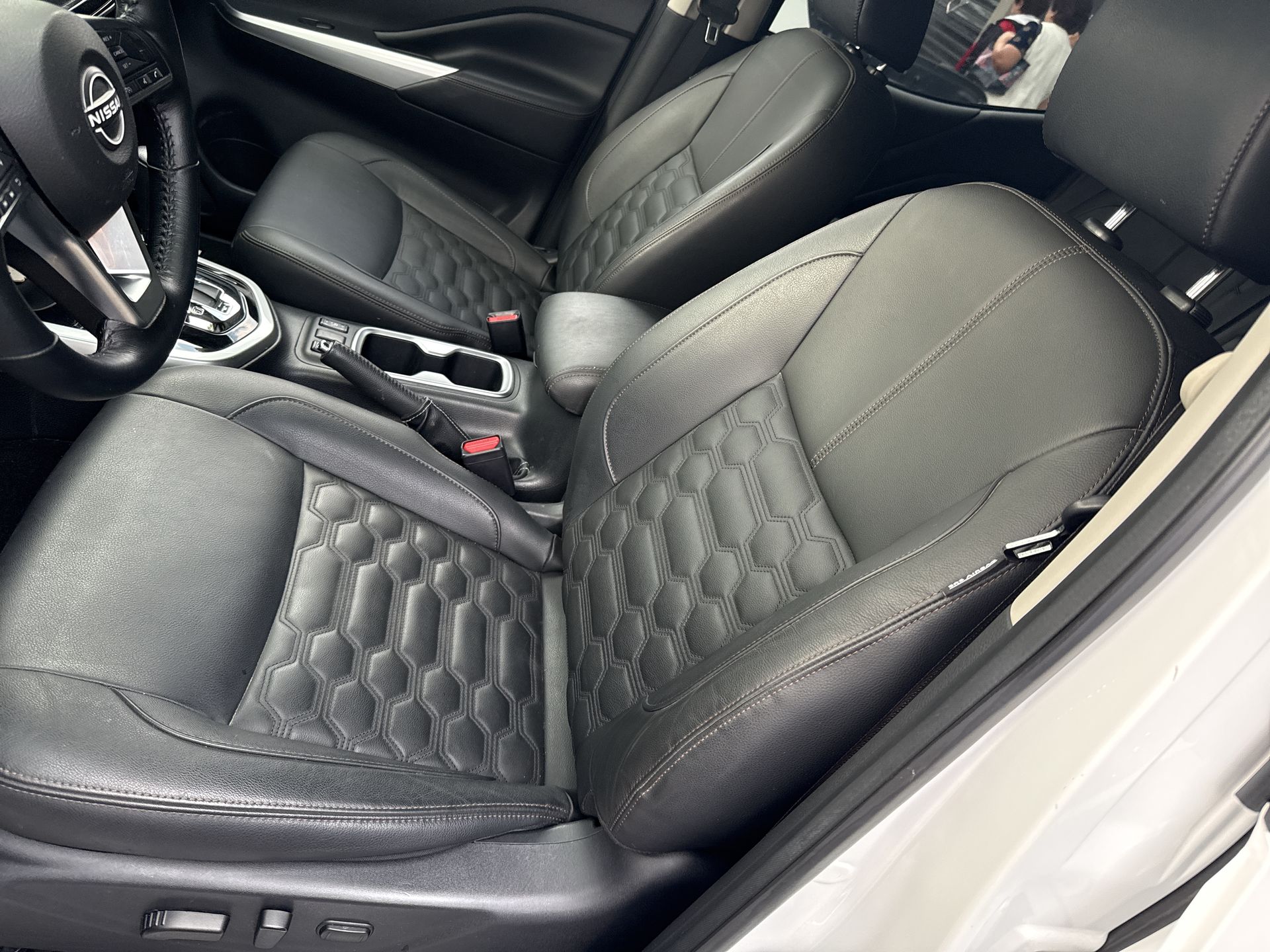 2023 Nissan FRONTIER PLATINUM LE TA 23