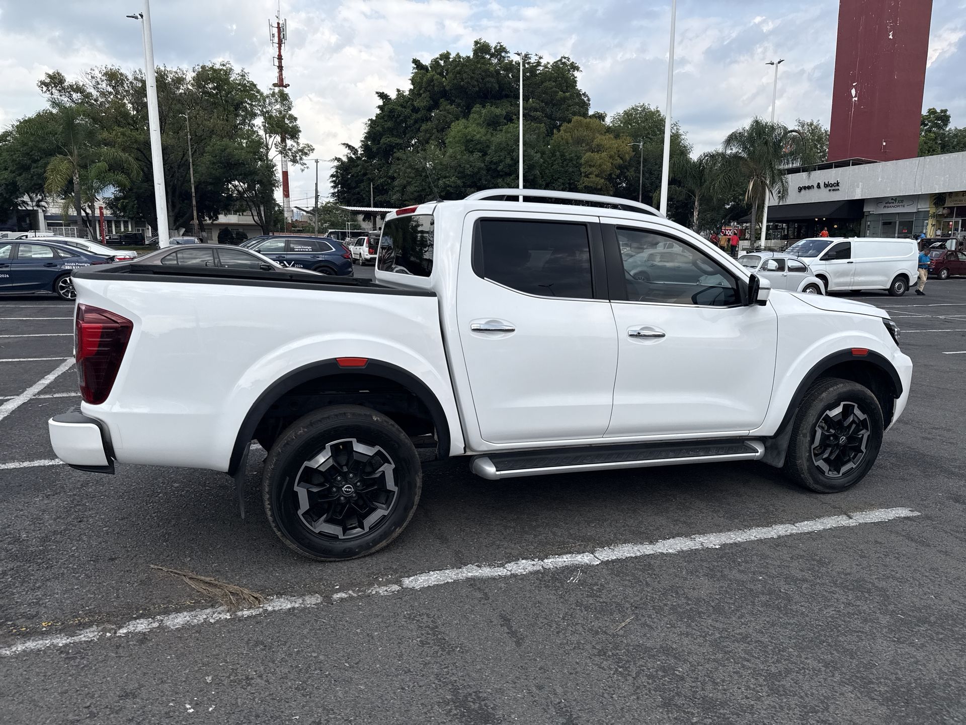 2023 Nissan FRONTIER PLATINUM LE TA 23