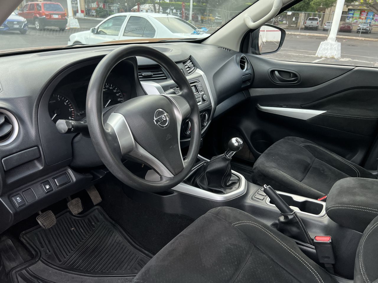 2020 Nissan NP300 FRONTIER XE T/M AC PAQ. SEG.6 VEL