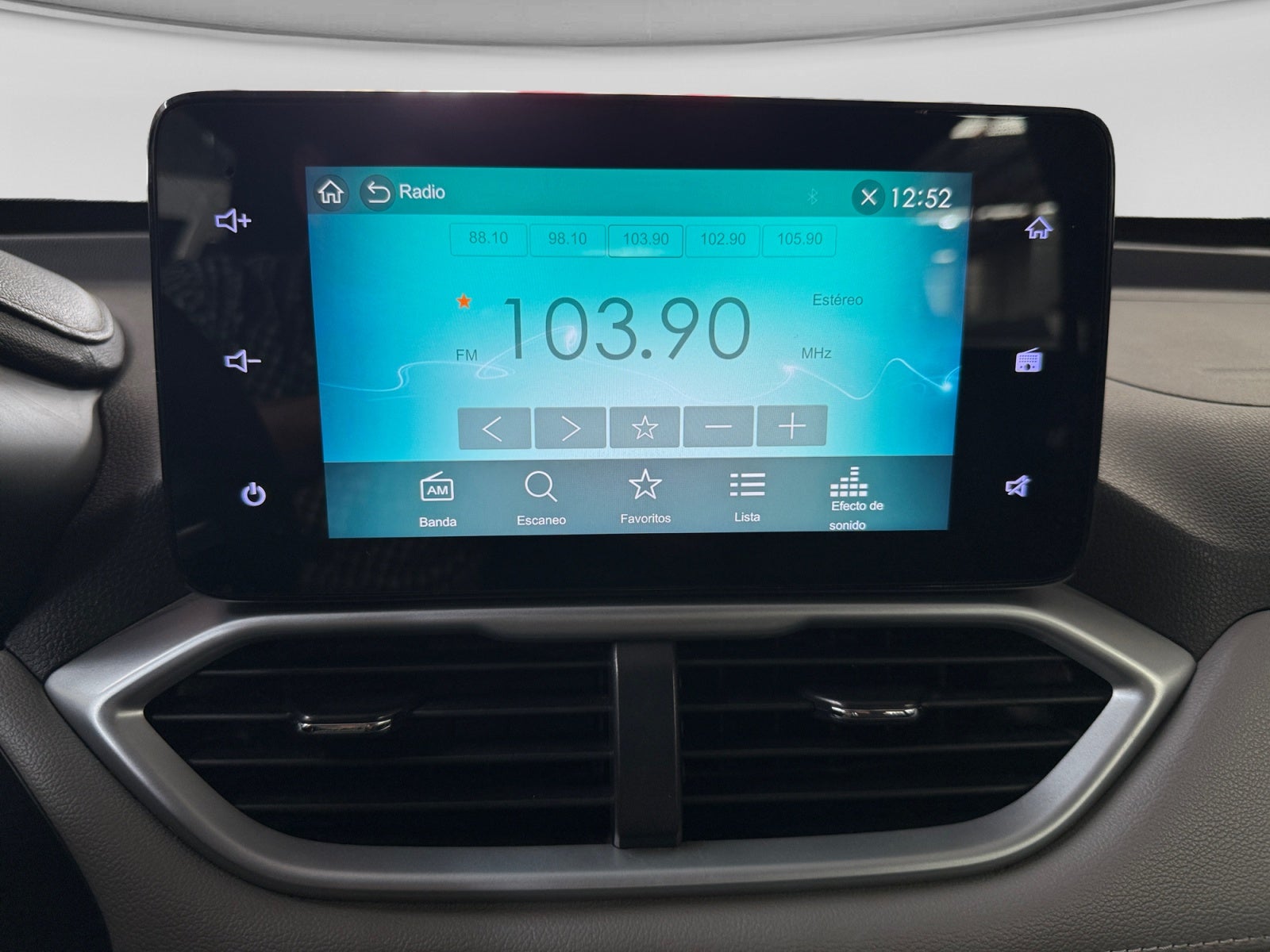 2022 Chevrolet GROOVE LT AT