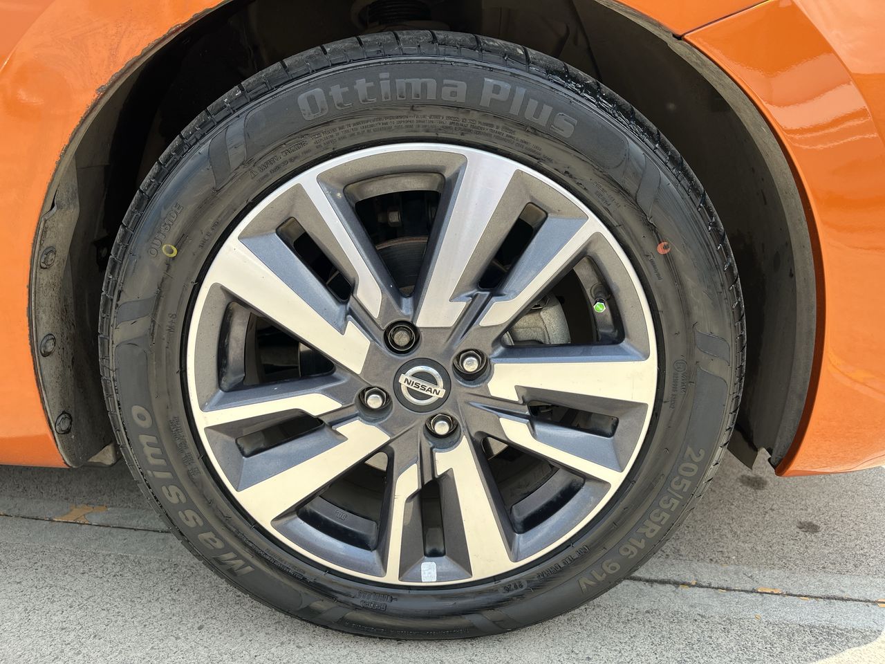 2020 Nissan VERSA ADVANCE CVT