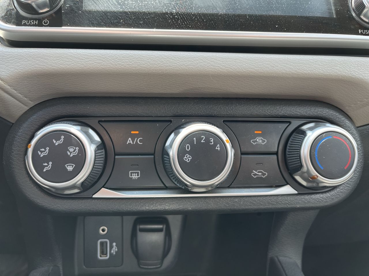 2020 Nissan VERSA ADVANCE CVT
