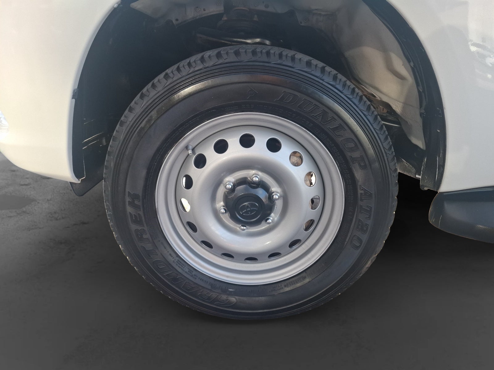 2023 Toyota HILUX D-CAB BASE